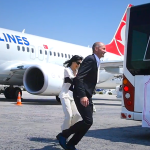 Stefan-e-Vjera-Casamento-Turkish-Airlines