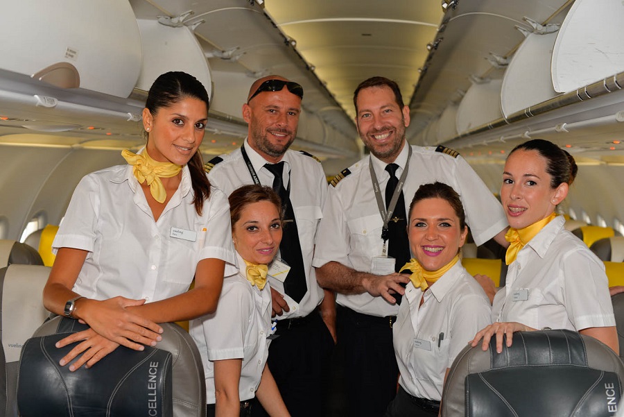 A tripulação do primeiro voo da Vueling na rota Barcelona-Faro.