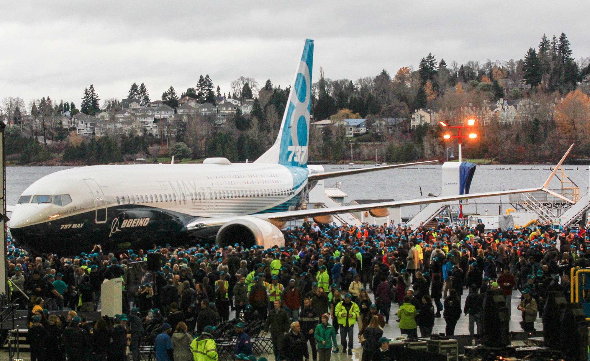 737MAX; 737MAX-8; 737MAX Rollout; Renton Factory; Crowds around plane ; K66476-17; 2015-12-08