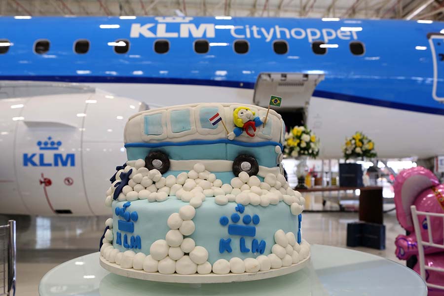 KLM Cityhopper cake_21mar2016 900px