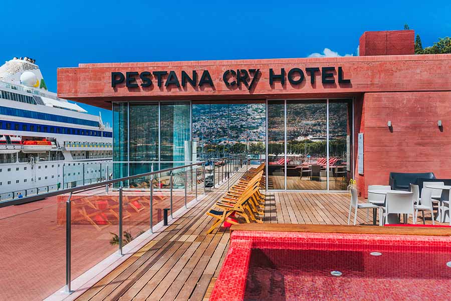 Pestana CR7 terrace_wShip 900px