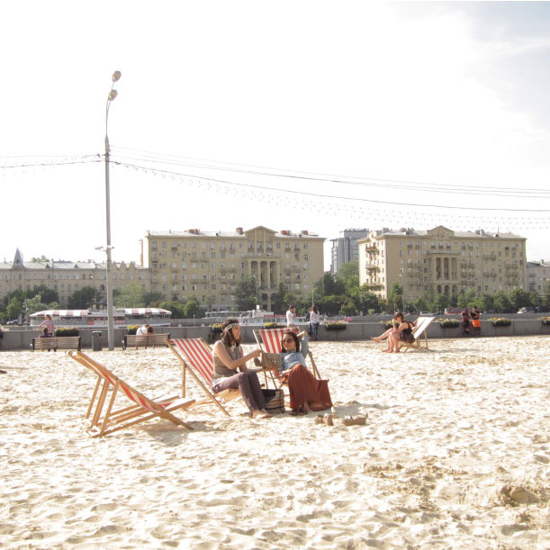 Praia artificial no parque Gorky